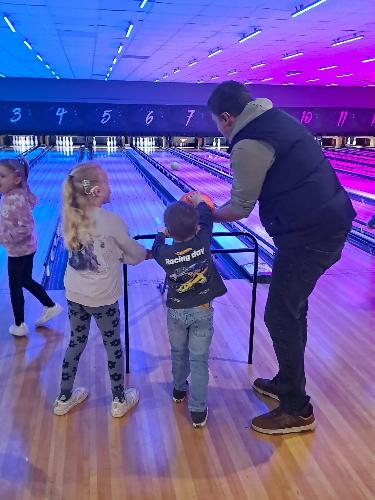 Bowling Success! Bowling, balloons, pizza and prizes! What more could you need on a Saturday morning!